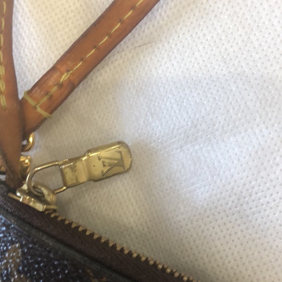 Louis Vuitton wristlet - Picture 6 of 11